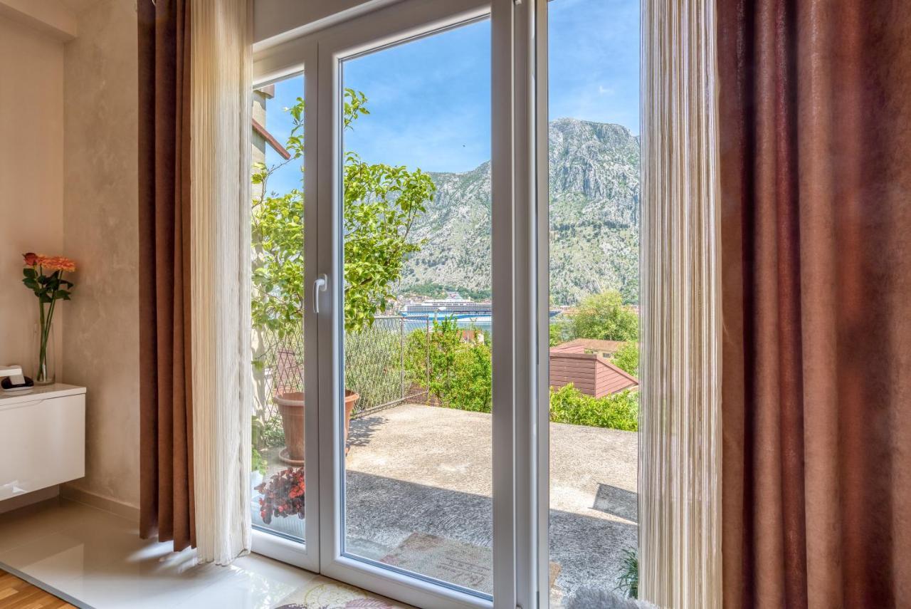 Milas Apartment Kotor Exteriör bild